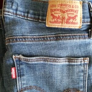 Women's Levi's Jean's- size 27
